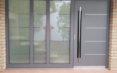Was ist der Unterschied zwischen einer flächenüberdeckenden Haustüre und einer Haustür mit Einsatzfüllung?